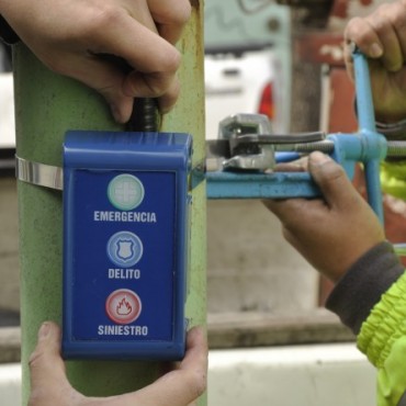 Contin&uacute;a la instalaci&oacute;n de los botones antip&aacute;nico antivand&aacute;licos en el primer corredor seguro de la ciudad