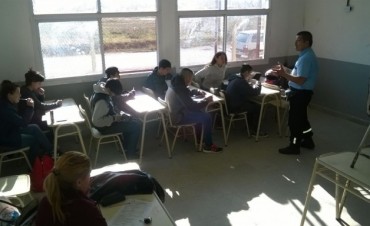 Se dict&oacute; una charla de Educaci&oacute;n Vial en la Escuela N&ordm; 10 de San Cayetano 
