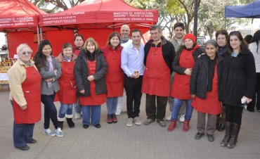 Abella visit&oacute; la Feria de Productores Locales que sum&oacute; propuestas 