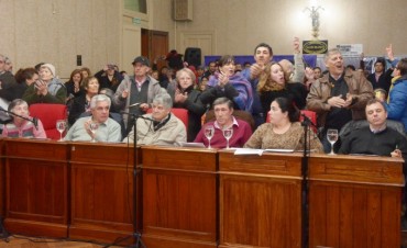 &ldquo;Este Gobierno dijo ser el palad&iacute;n de la trasparencia, pero negocia a espaldas de los vecinos&rdquo;