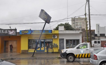 Carteler&iacute;a peligrosa sobre avenida Mitre: Defensa Civil coordin&oacute; un operativo para llevar seguridad a los vecinos
