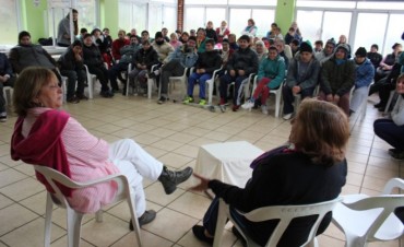 El teatro lleg&oacute; a la Colonia Municipal de Invierno   