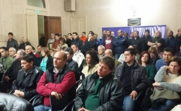  La asamblea de concejales y mayores contribuyentes en el HCD convalid� el aumento de tasas