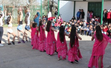 Los chicos del B&ordm; San Cayetano disfrutaron de una divertida tarde de juegos y espect&aacute;culos