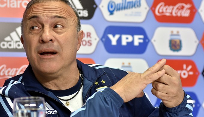 "Bielsa se puso a disposici&oacute;n"