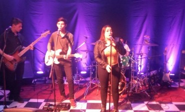 Para Ex&oacute;tica y Dilema protagonizaron una nueva Noche ac&uacute;stica en el Palacio Municipal