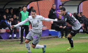 Villa D?&nbsp;lmine viaj� a Corrientes para jugar ma&ntilde;ana frente a Boca Unidos