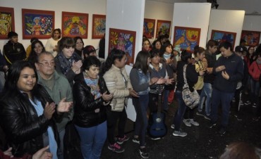 Con mucho color y ritmo, se inaugur&oacute; la muestra de arte de la Escuela Secundaria N&ordm; 20