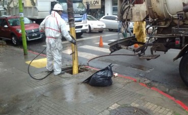 Refuerzan la limpieza de sumideros y alcantarillas   