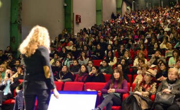 Cientos de docentes participaron de dos jornadas de capacitaci&oacute;n en el Auditorio de Tenaris