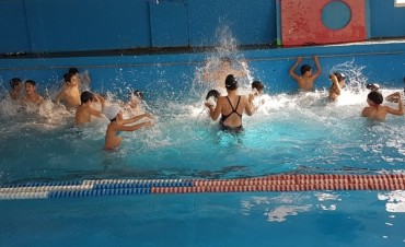 Arrancaron las clases de nataci&oacute;n como parte de la actividad escolar