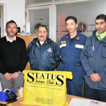 Una donaci&oacute;n para los Bomberos Voluntarios de Campana