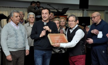 Abella y Roses compartieron los festejos por el 60&ordm; aniversario del Club de Jubilados de Pueyrred&oacute;n