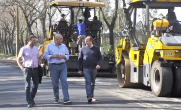 Roses recorri&oacute; las obras de pavimentaci&oacute;n junto al Diputado Torres