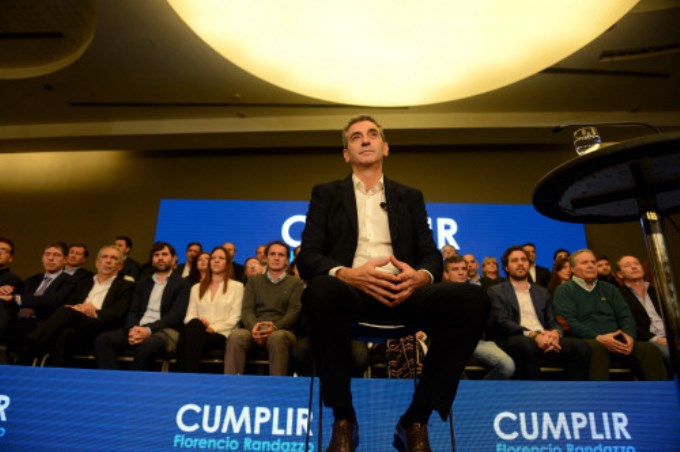 Randazzo: los que aplauden a Macri son los mismos que apladieron a Menem