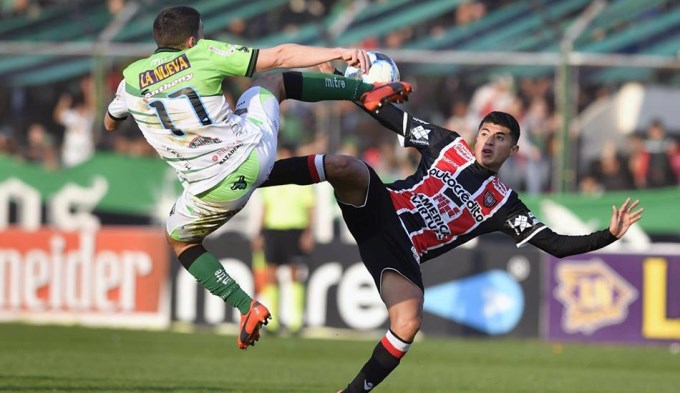 Chacarita Juniors empat&oacute; con Nueva Chicago y qued&oacute; cerca del ascenso