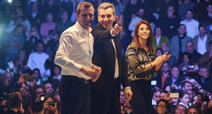 Randazzo: Se&ntilde;or Presidente termine con el timbreo para la foto y escuche a la gente