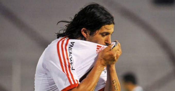 Tengo ganas de volver a River, pero el DT no quiere