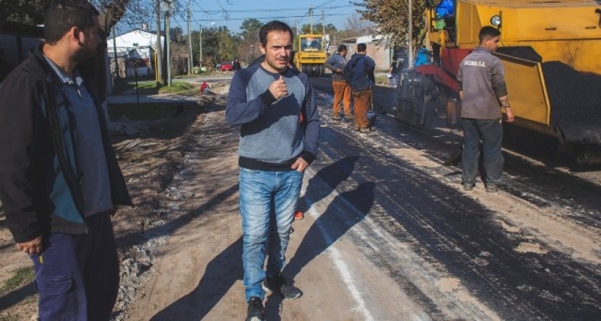 Abella recorri&oacute; Las Acacias donde comenz&oacute; una importante obra de asfalto