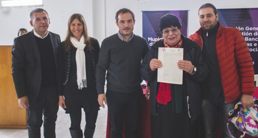 M&aacute;s de 40 familias firmaron el acta de consolidaci&oacute;n para obtener su t&iacute;tulo de propiedad