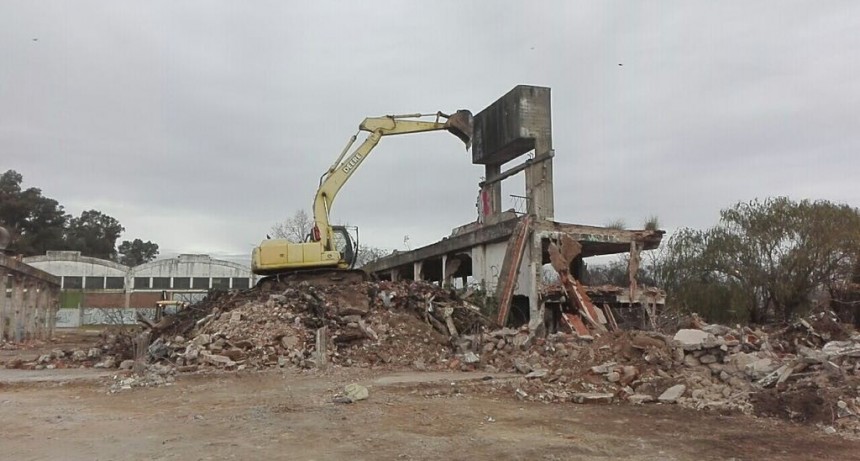 Siguen los trabajos de saneamiento en el predio del ex Derby