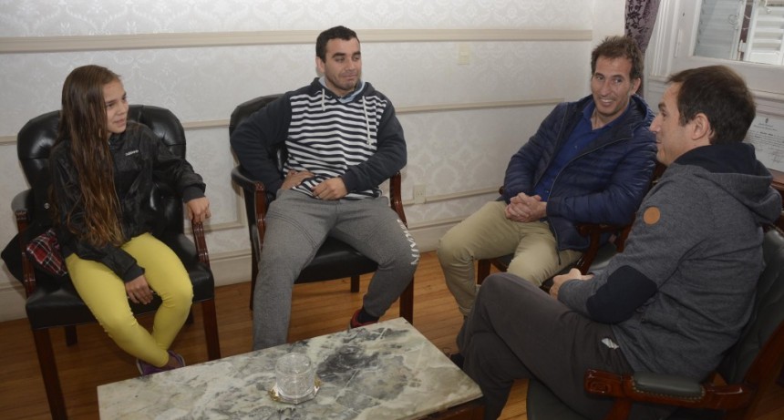 Abella recibi&oacute; a una joven promesa del Kick Boxing local