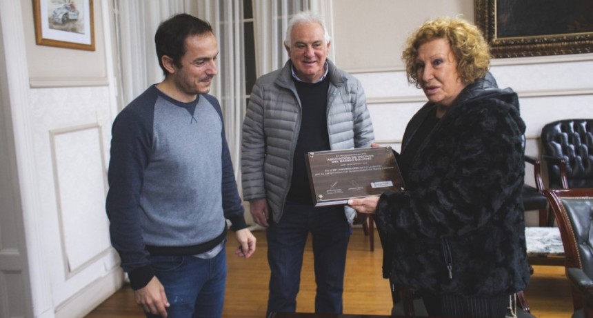 Abella reconoci&oacute; a la Asociaci&oacute;n de vecinos del barrio Villa D&aacute;lmine 