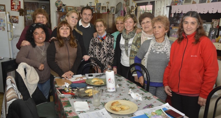 Abella se reuni&oacute; con trabajadoras vecinales de Otamendi