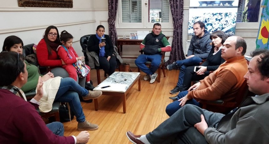 Reuni&oacute;n con vecinos de San Jacinto por mejoras en el servicio de electricidad