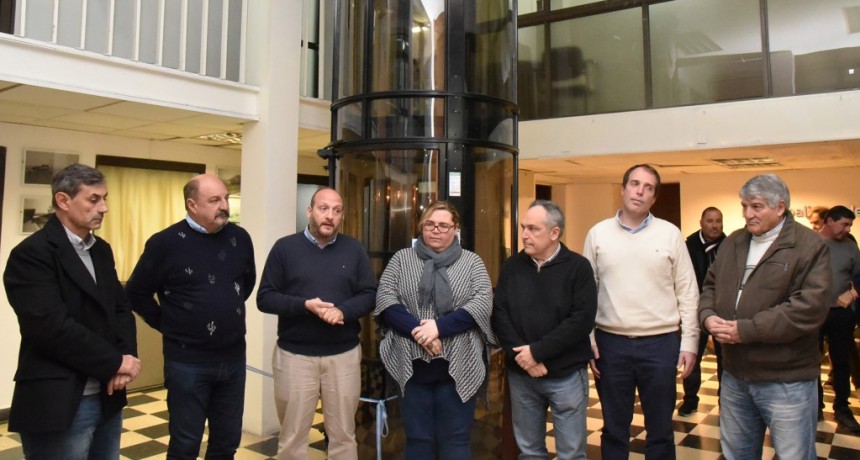 Con la instalaci&oacute;n de un moderno ascensor, el Palacio Municipal mejor&oacute; su accesibilidad