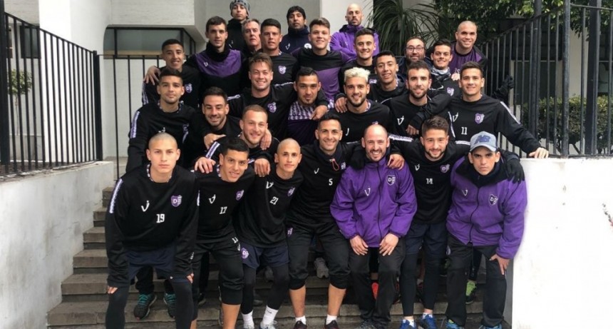 Villa D?&nbsp;lmine rumbo a Formosa para enfrentar a River Plate por la Copa Argentina