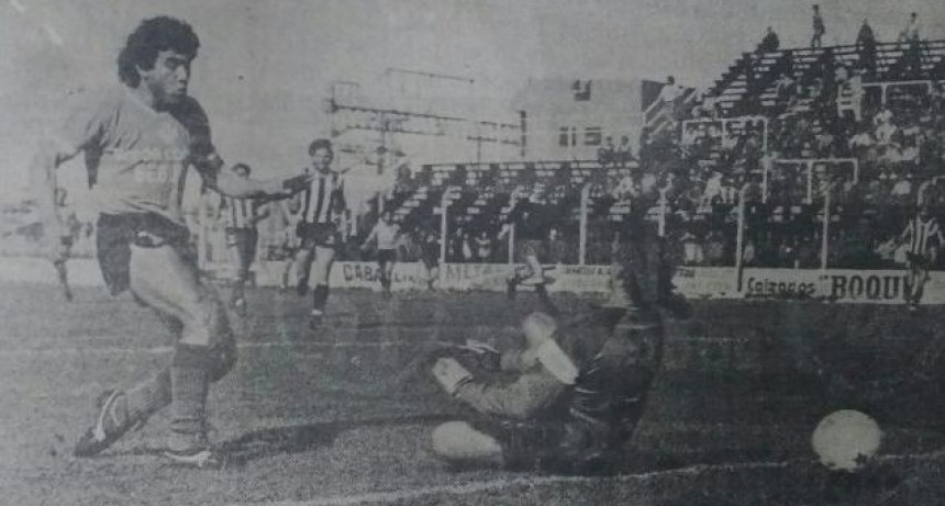 Carlos Guerrero en la previa de Villa D&aacute;lmine frente River Plate por Copa Argentina