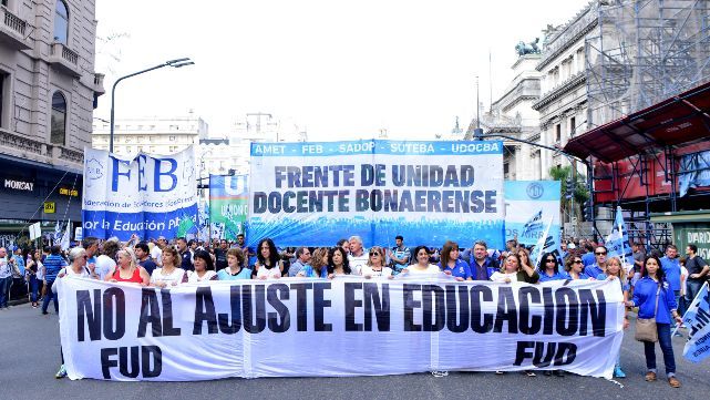 Docentes definen fecha del paro