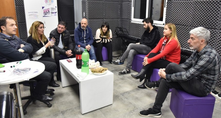 Abella visit&oacute; la Escuela Municipal de M&uacute;sica