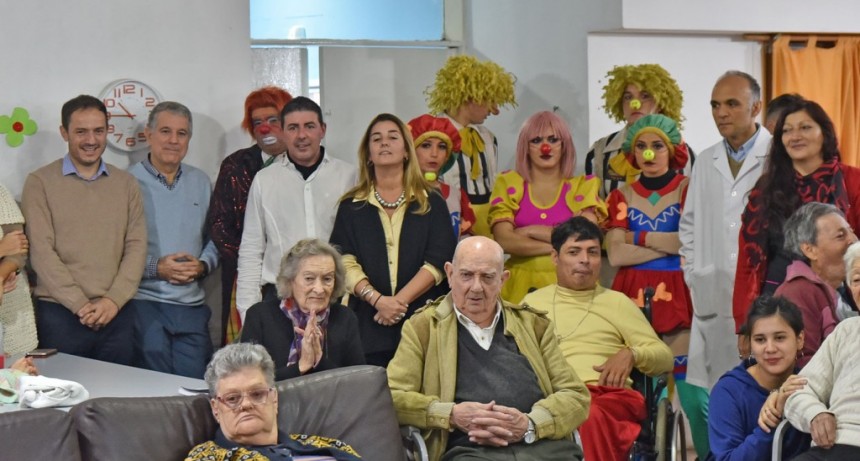 El circo Rodas brind&oacute; una funci&oacute;n especial en el Hospital San Jos&eacute; y el Hogar de Ancianos