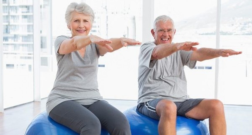    Se dictan clases gratuitas de gimnasia para adultos mayores en el Club Estrella del Este