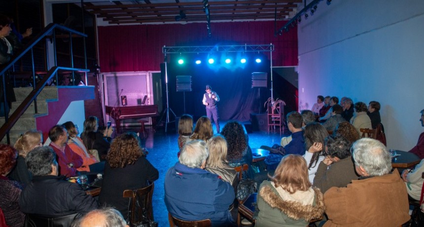 Artistas de la ciudad se lucieron en un gran homenaje a Carlos Gardel 