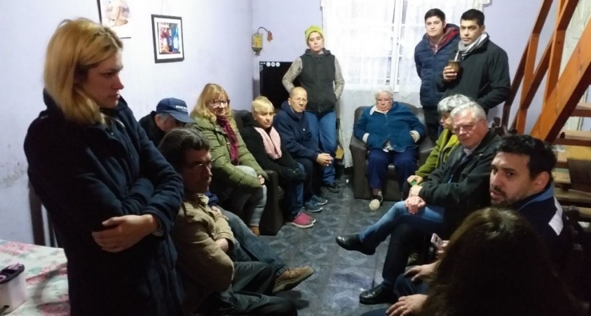 Rub&eacute;n Romano se reuni&oacute; con vecinos de B&deg; Las Campanas