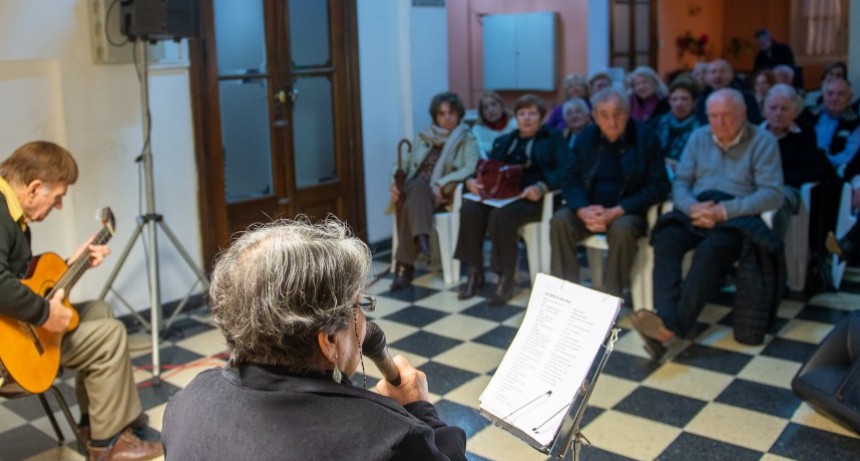 Horacio Salg&aacute;n fue homenajeado en el sal&oacute;n Ezio Mollo