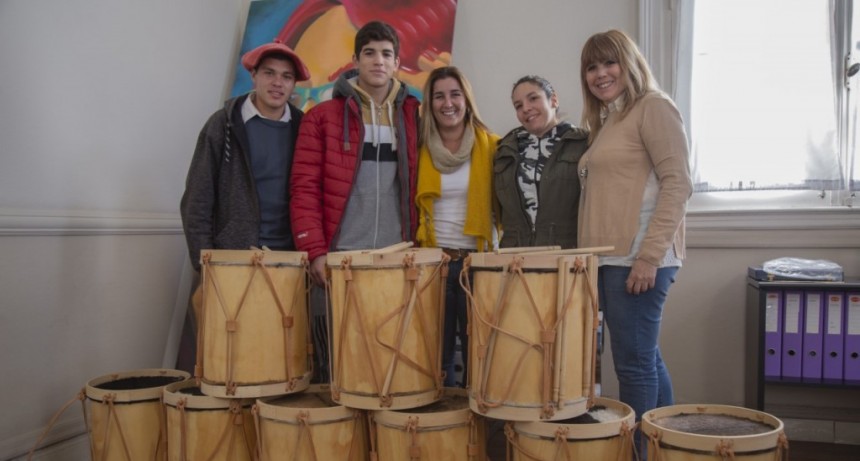 El Taller Municipal de Folklore &ldquo;Pe&ntilde;a Emanuel&rdquo; recibi&oacute; diez bombos