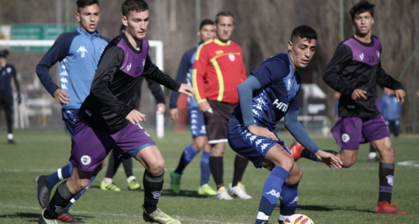 Villa D&aacute;lmine empat&oacute; con V&eacute;lez Sarsfield en su primer amistoso
