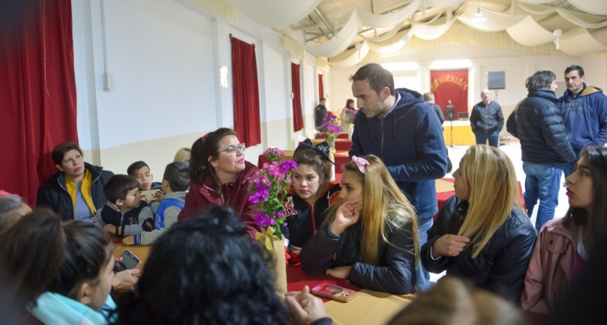 San Cayetano: el Intendente acompa&ntilde;&oacute; la inauguraci&oacute;n del SUM de la sociedad de fomento