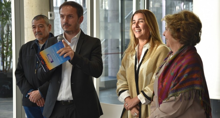 Campana Amanecer Literario present&oacute; &ldquo;Amalgama&rdquo;, una antolog&iacute;a llena de magia