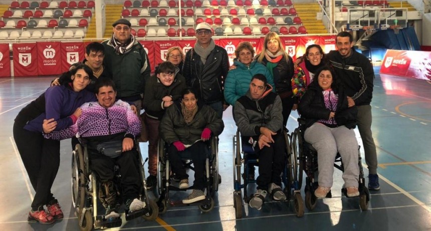Una delegaci&oacute;n de atletas particip&oacute; de un encuentro de la Liga de Boccia