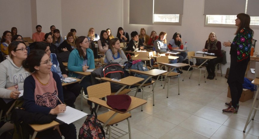 Docentes participaron de una capacitaci&oacute;n de expresi&oacute;n corporal