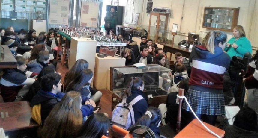 Alumnos del Colegio Armon&iacute;a visitaron el Museo Ferroviario