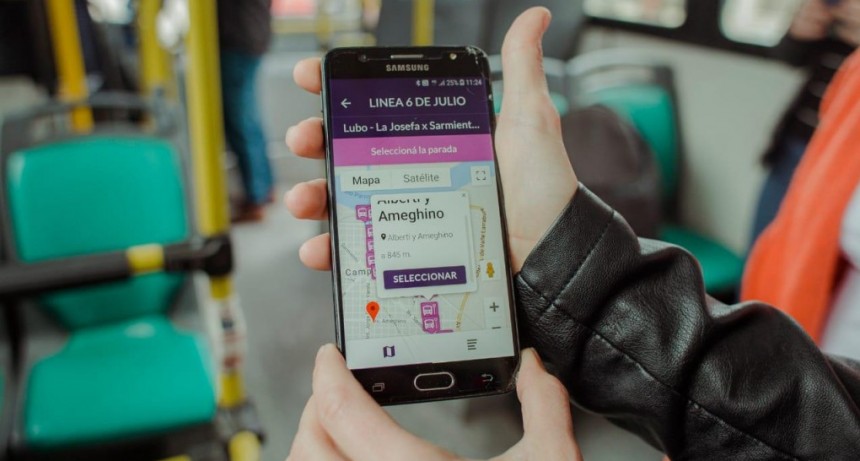 El Intendente present&oacute; una app que informa el recorrido de los colectivos locales en tiempo real