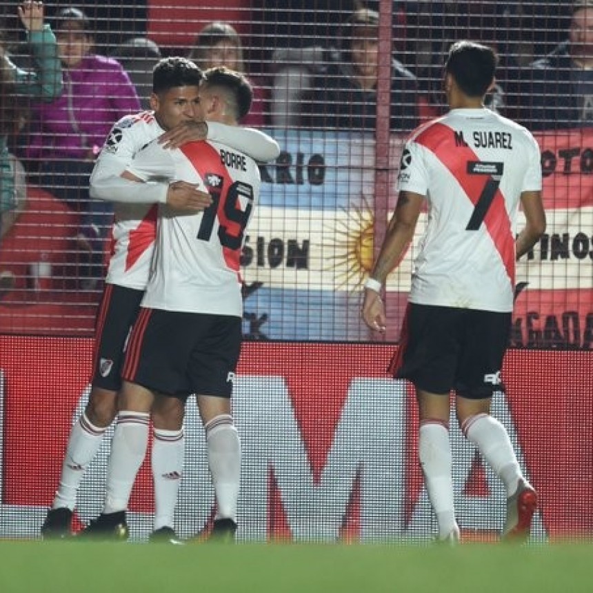 River Plate empat&oacute; en el debut frente a Argentinos Juniors