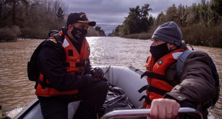 El Municipio junto a la Armada asistieron a vecinos isleños