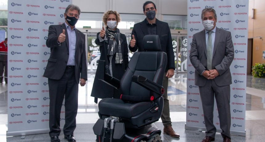 Toyota Argentina hizo entrega de una silla de ruedas SIRUOM a Fleni